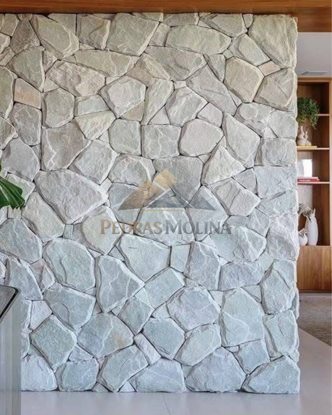Ambiente revestido com pedra natural Pedras Molina